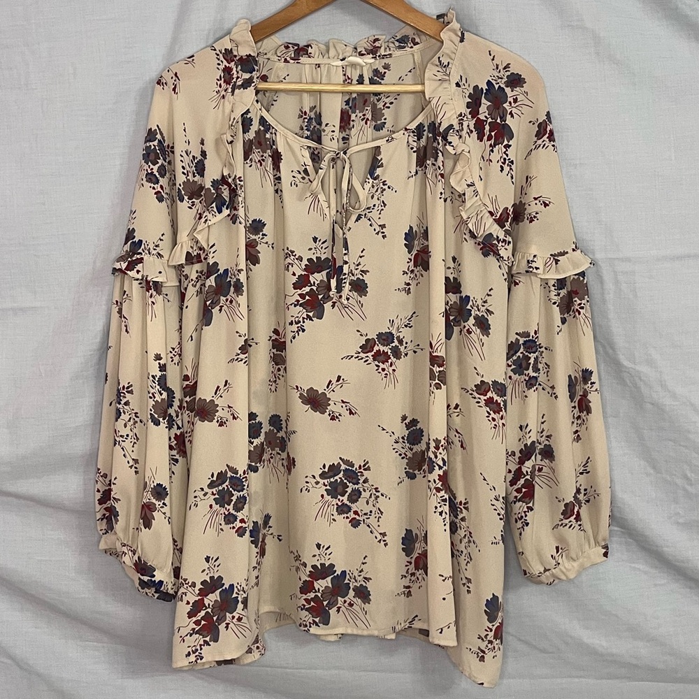 Caslon Cream with Blue and Red Floral Ruffle Shoulder Accent Blouse in XL/16